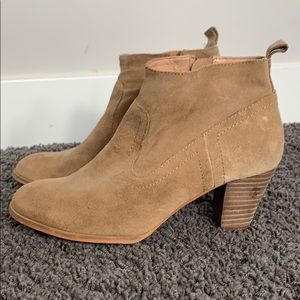 Pegabo tan booties